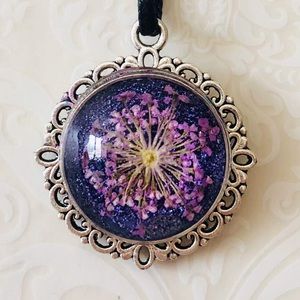 Real dried flower resin pendant